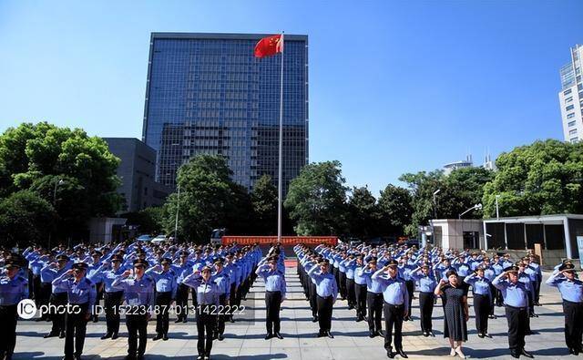 奇异果体育-体制内6部门开始换装春夏秋冬服装齐全看看新款怎么样？(图4)