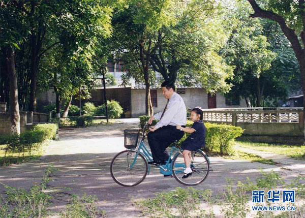 奇异果体育-学习进行时｜“他真的超级亲切”——大学生眼中的习(图2)