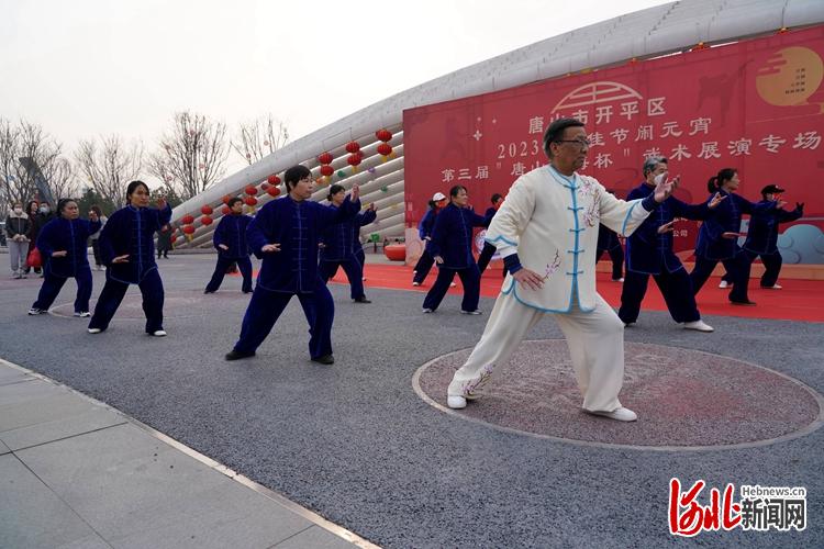 奇异果体育-唐山开平：传统武术闹元宵(图3)