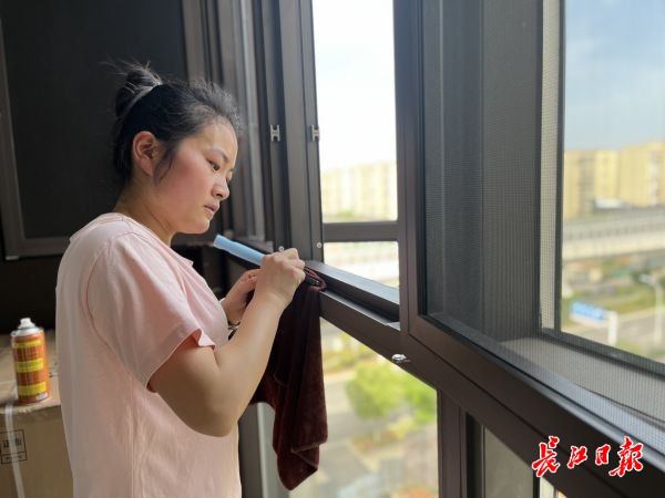 奇异果体育-“不等待拼就完了”24岁小伙带着一群年轻人干保洁(图5)