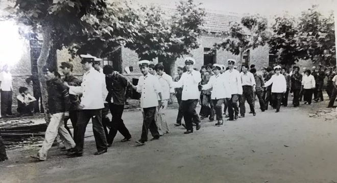 奇异果体育官方网站-【改革开放40年 · 警营印记】警服在变初心永不变！(图3)