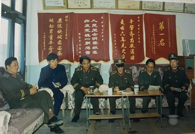 奇异果体育官方网站-【改革开放40年 · 警营印记】警服在变初心永不变！(图6)